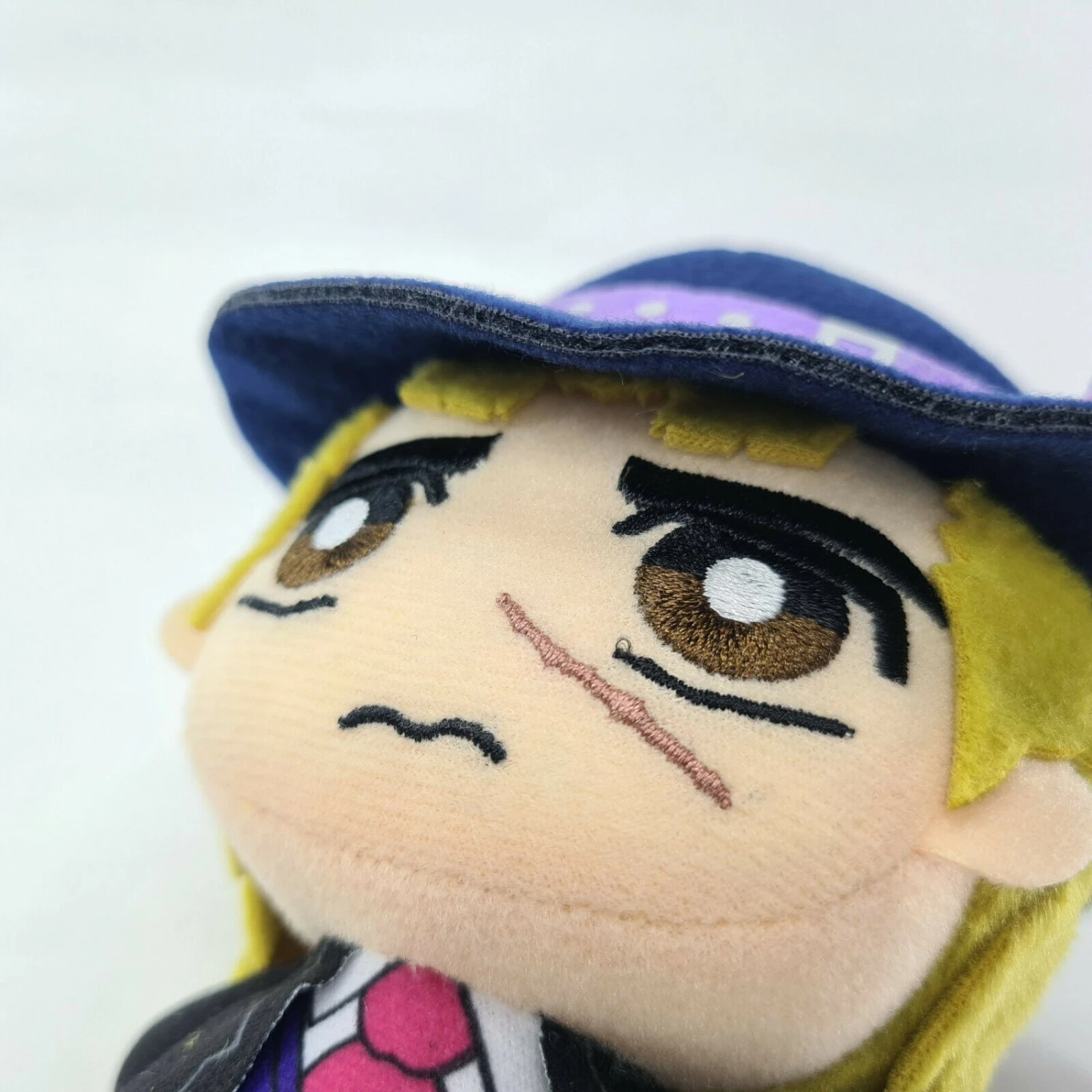 Peluche JOJO Robert Speedwagon 4 Peluche JOJO Robert Speedwagon – Image 4